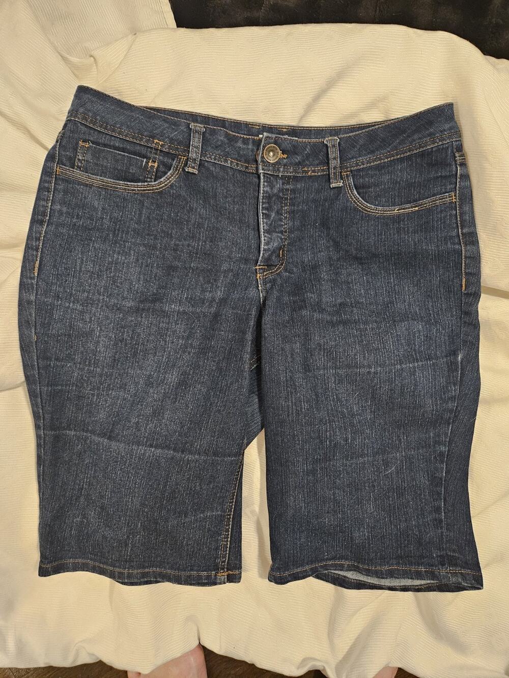 St Johns Bay Bermuda Jean Short Women Sz 14 Waist 34 Stretch 5-Pocket Blue Denim